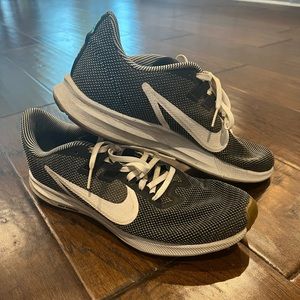 Men’s Nike sz 10.5 downshifter running shoes